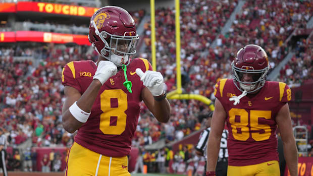 Southern California Trojans wide receiver Ja'Kobi Lane (8) celebrates with tight end Walker Lyons (85) 