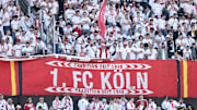 Die Fans des 1. FC Köln warten auf den Bundesliga-Aufstieg.