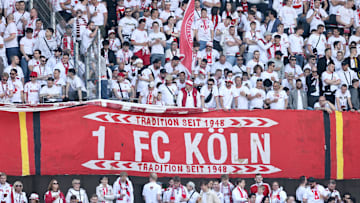 Die Fans des 1. FC Köln warten auf den Bundesliga-Aufstieg.