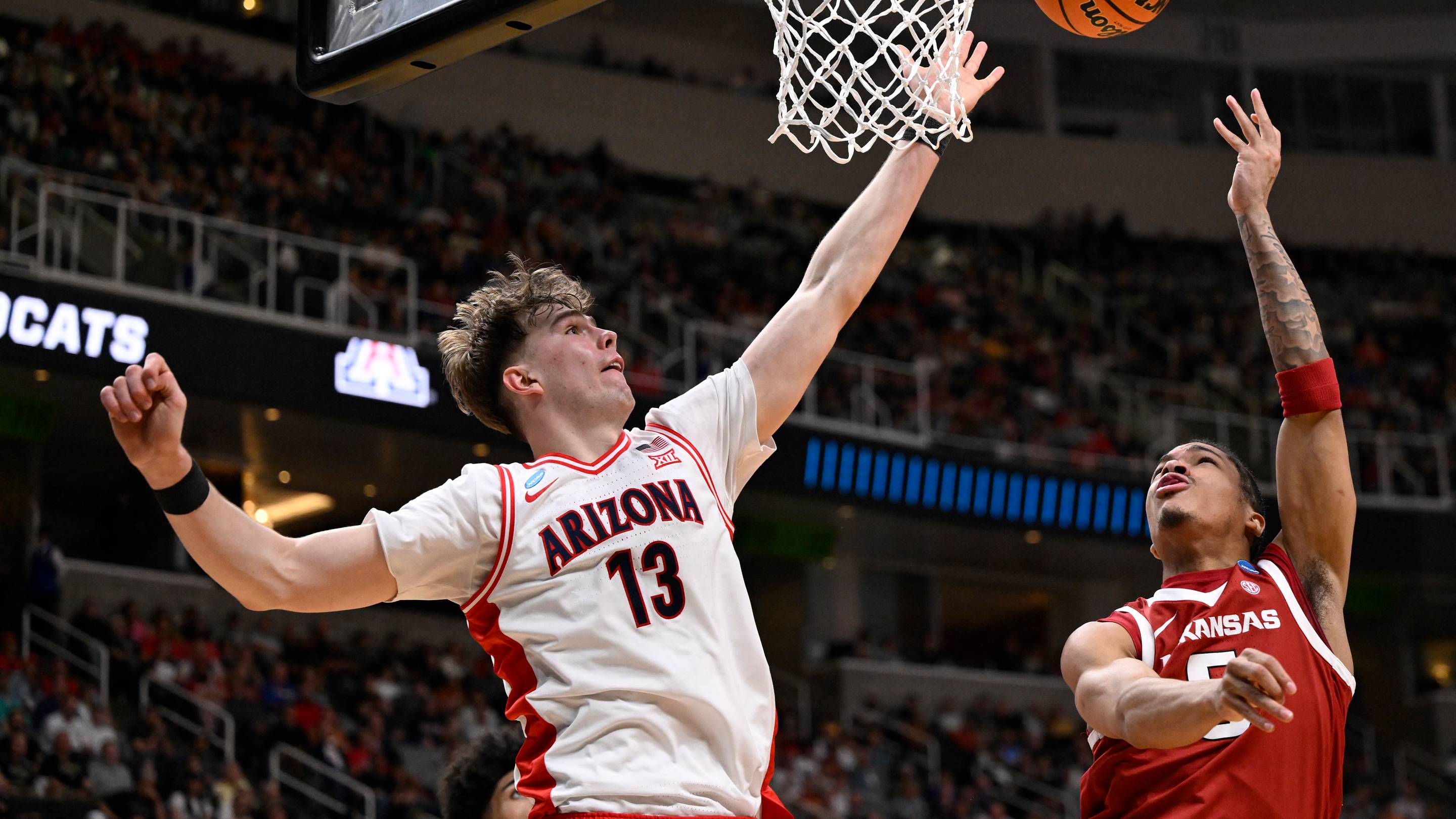 Arizona Overcomes San Diego State in Physical Exhibition, 82-67