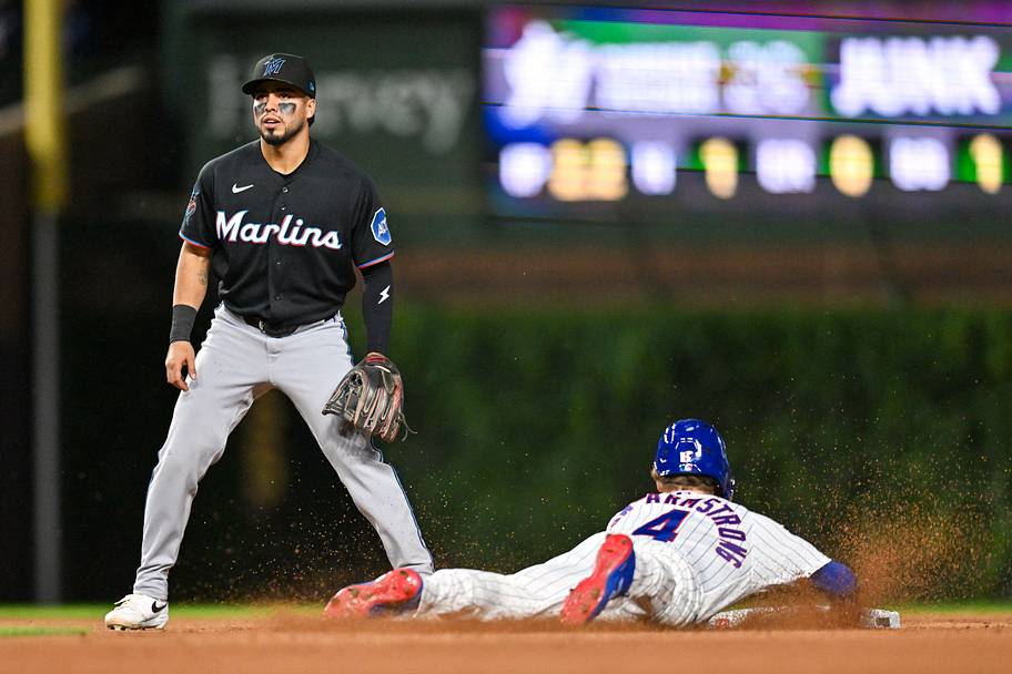 Pete Crow-Armstrong steals a base
