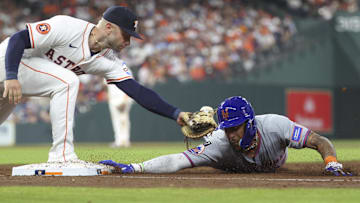 New York Mets center fielder Jose Siri (19) is safe as Houston Astros first baseman Christian Walker (8) attempts to apply a tag on a throw to first during the sixth inning at Daikin Park.