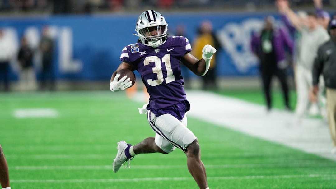 Dec 28, 2023; Orlando, FL, USA; Kansas State running back DJ Giddens (31) runs the ball against NC State in the fourth quarter at Camping World Stadium. Mandatory Credit: Jeremy Reper-Imagn Images