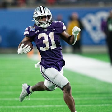 Dec 28, 2023; Orlando, FL, USA; Kansas State running back DJ Giddens (31) runs the ball against NC State in the fourth quarter at Camping World Stadium. Mandatory Credit: Jeremy Reper-Imagn Images