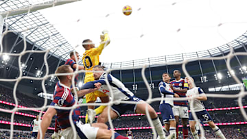 Spurs defending a set piece situation