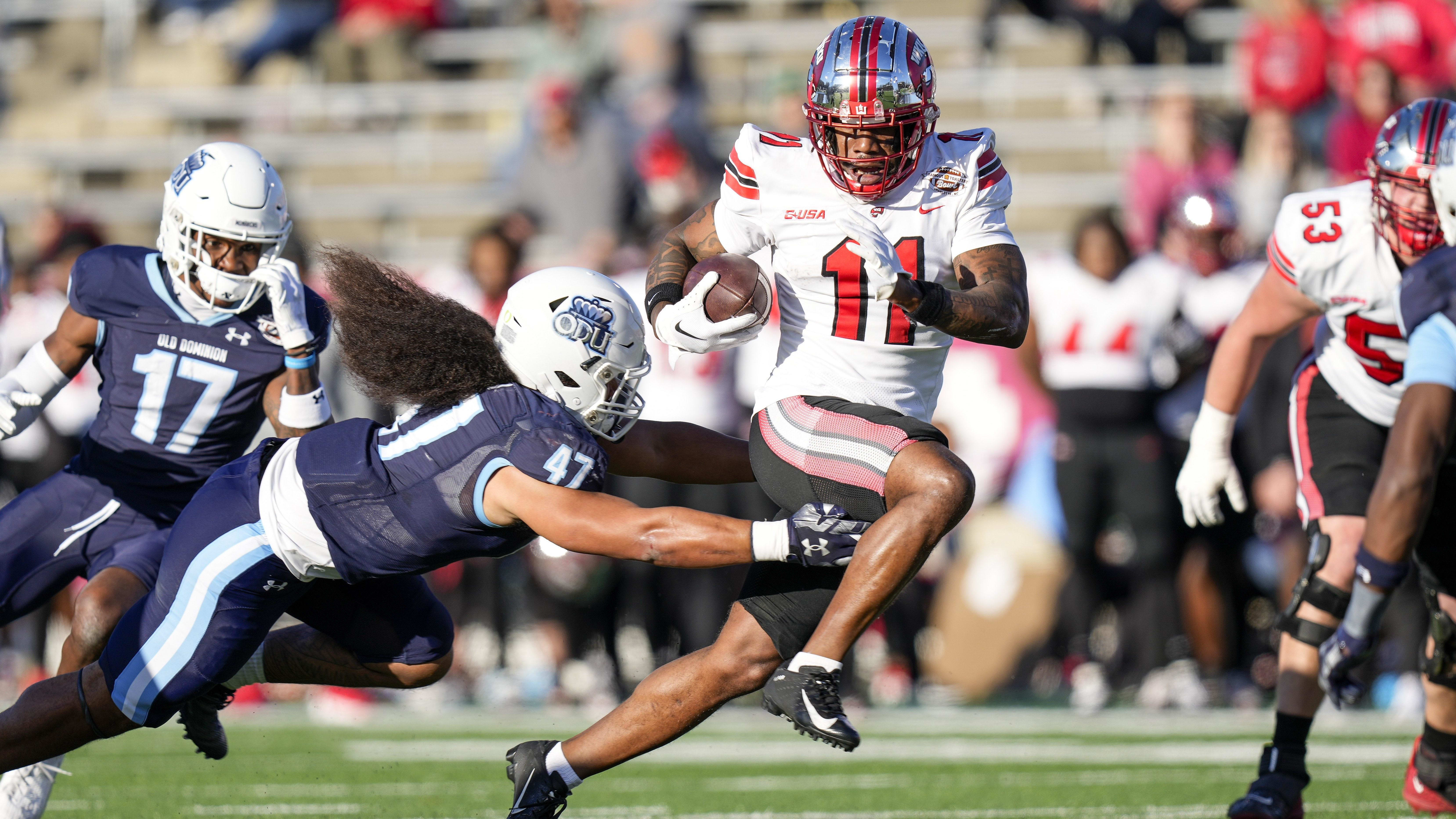 Western Kentucky Hilltoppers wide receiver Malachi Corley (11) makes a catch over the middle.