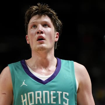 Jul 14, 2025; Las Vegas, NV, USA; Charlotte Hornets guard Kon Knueppel (7) competes against the Dallas Mavericks during the second half of a NBA basketball game at the Thomas & Mack Center. Mandatory Credit: Lucas Peltier-Imagn Images