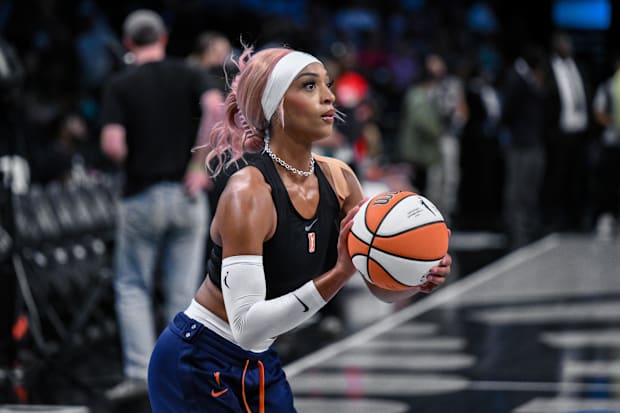 Minnesota Lynx guard DiJonai Carrington (3) 