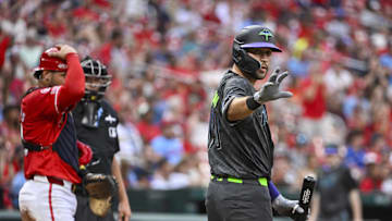 Aug 7, 2024; St. Louis, Missouri, USA;  Tampa Bay Rays left fielder Dylan Carlson (10) waves to the crowd as he receives a standing ovation during the second inning against the St. Louis Cardinals the at Busch Stadium. Carlson was traded from the Cardinals to the Rays before the trade deadline. Mandatory Credit: Jeff Curry-Imagn Images