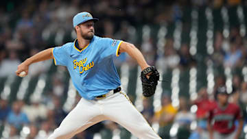 Arizona Diamondbacks v Milwaukee Brewers