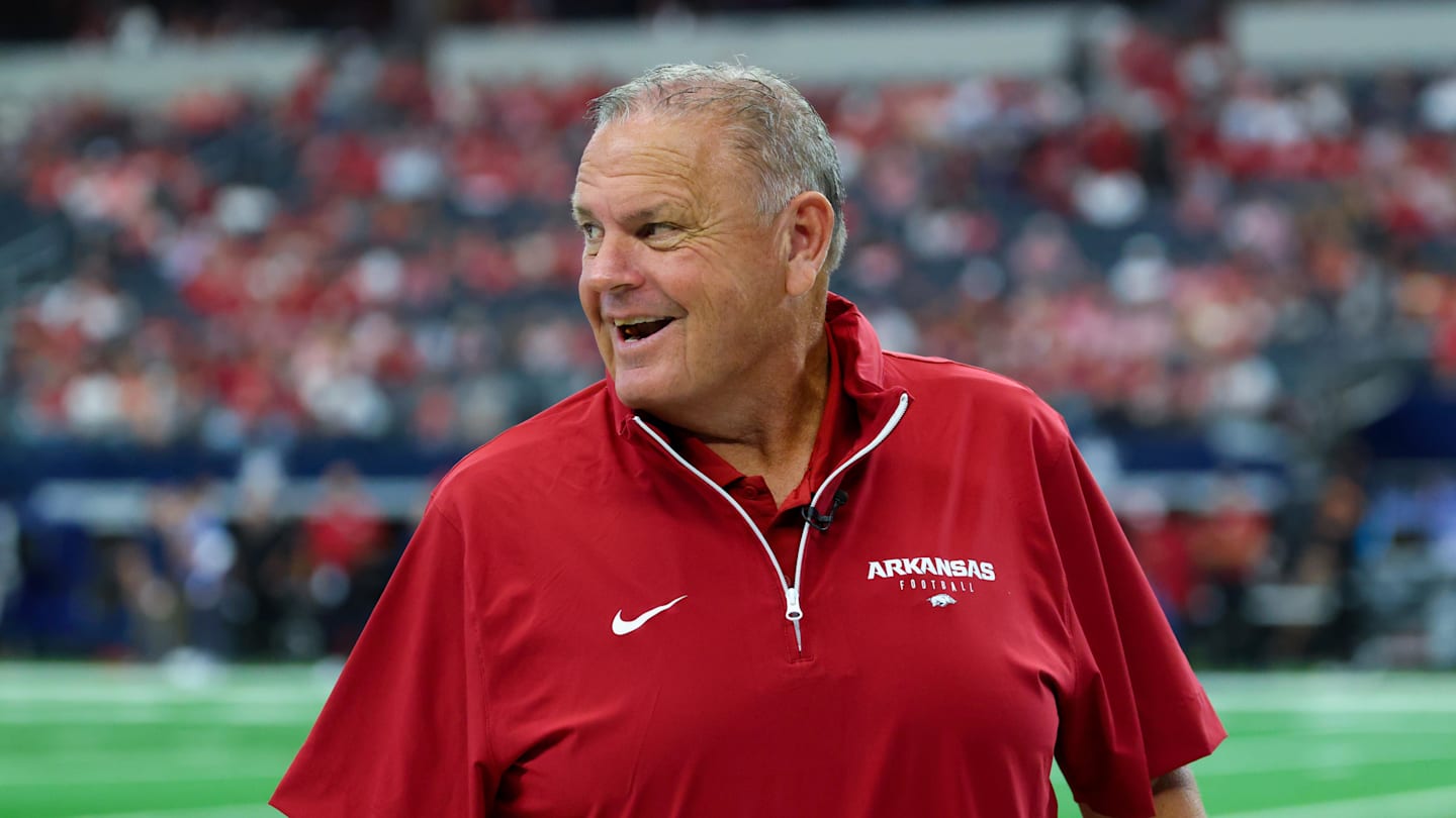 Arkansas Head Coach Sam Pittman Praises Tennessee's Nico Iamaleava