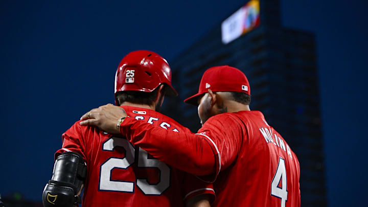 Aug 8, 2025; St. Louis, Missouri, USA;  St. Louis Caridnals guest coach Yadier Molina (4) talks with third baseman Thomas Saggese (25) during the fifth inning against the Chicago Cubs at Busch Stadium. Mandatory Credit: Jeff Curry-Imagn Images