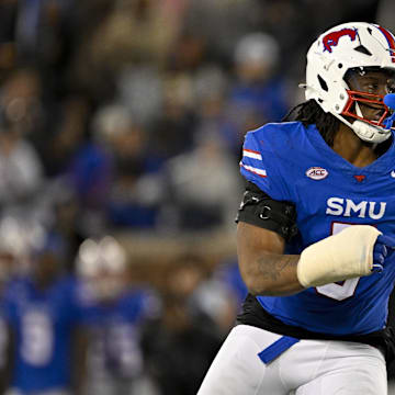 Southern Methodist Mustangs defensive end Elijah Roberts