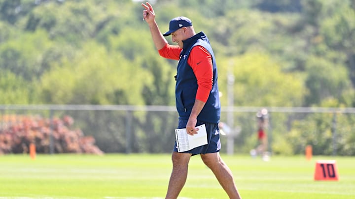 Jul 23, 2025; Foxborough, MA, USA; New England Patriots head coach Mike Vrabel signals to player at training camp at Gillette Stadium. Mandatory Credit: Eric Canha-Imagn Images