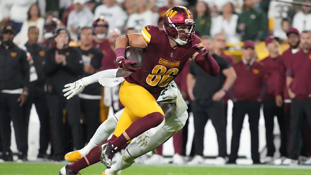 Sep 11, 2025; Green Bay, Wisconsin, USA; Washington Commanders tight end Zach Ertz (86) runs against the Green Bay Packers in the fourth quarter at Lambeau Field.