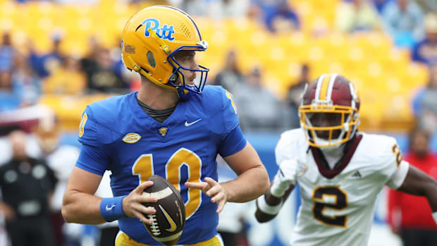 Pitt Panthers quarterback Eli Holstein Central Michigan Chippewas