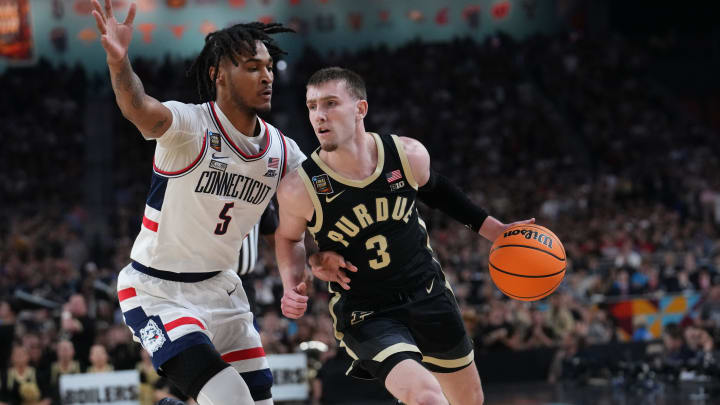 Connecticut Huskies guard Stephon Castle (5) guards Purdue Boilermakers guard Braden Smith (3) during the Men's NCAA national championship game at State Farm Stadium in Glendale on April 8, 2024.