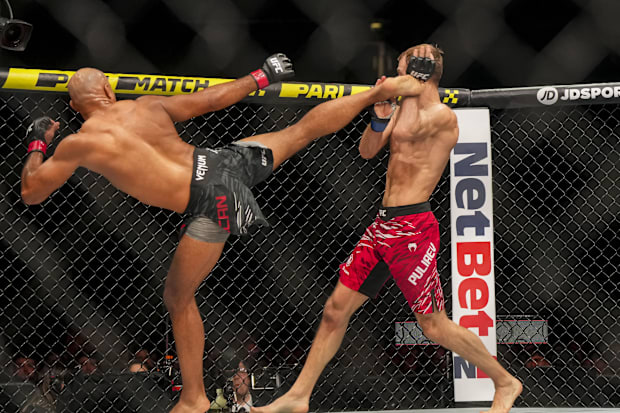 Christian Leroy Duncan (red gloves) fights against Andrey Pulyaev (blue gloves) during UFC Fight Night at O2 Arena.