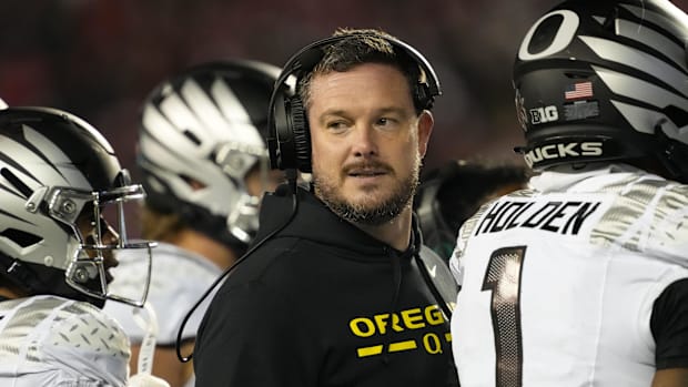 Oregon Ducks head coach Dan Lanning looks on during the third quarter against the Wisconsin Badgers