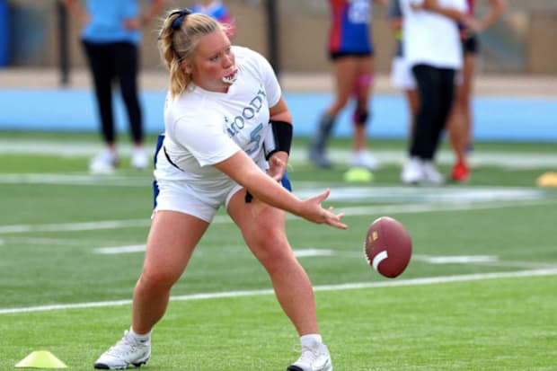 Vestavia Hills vs. Moody in Alabama Varsity high school girls flag football clash Aug. 26, 2025