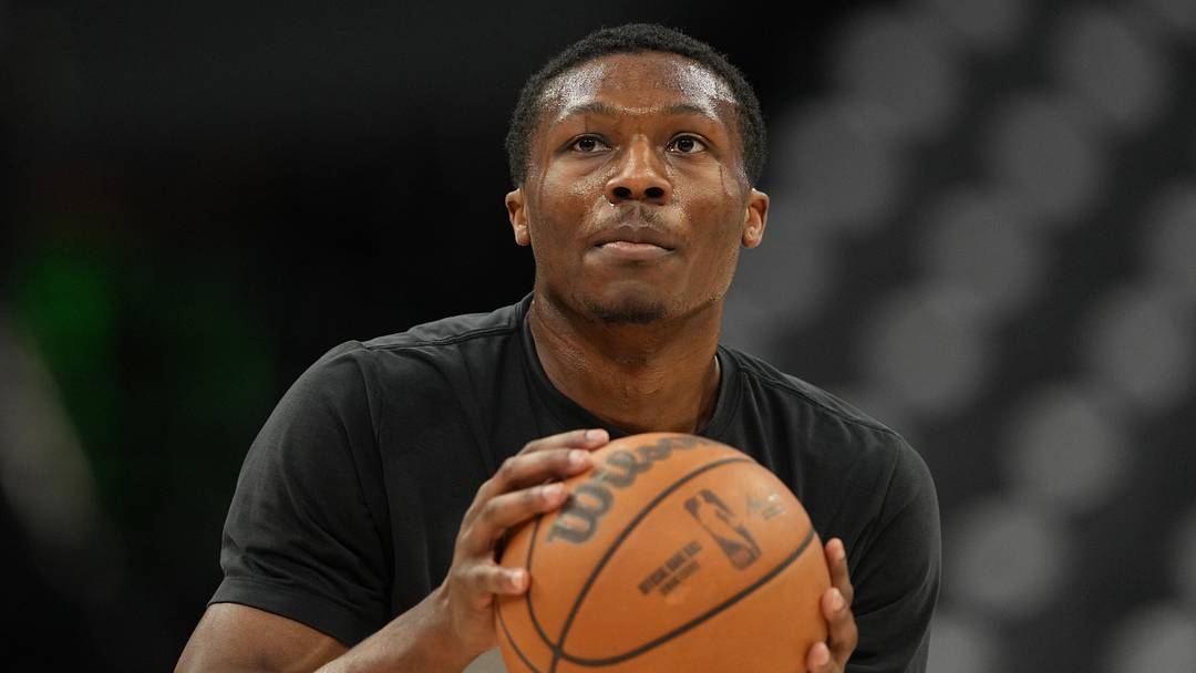 Apr 3, 2026; Sacramento, California, USA; Sacramento Kings guard Isaiah Stevens (24) before the game against the New Orleans Pelicans at Golden 1 Center. Mandatory Credit: Darren Yamashita-Imagn Images Apr 3, 2026; Sacramento, California, USA; Sacramento Kings guard Isaiah Stevens (24) before the game against the New Orleans Pelicans at Golden 1 Center. Mandatory Credit: Darren Yamashita-Imagn Images