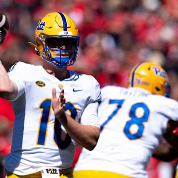 Pittsburgh Panthers quarterback Eli Holstein (10) throws a pass in the first quarter of the College Football game between the Cincinnati Bearcats and the Pittsburgh Panthers at Nippert Stadium in Cincinnati on Saturday, Sept. 7, 2024.