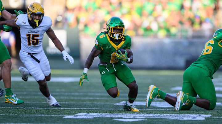 Aug 31, 2024; Eugene, Oregon, USA; Oregon Ducks running back Noah Whittington (6) runs the ball during the third quarter against the Idaho Vandals at Autzen Stadium. Mandatory Credit: Craig Strobeck-Imagn Images