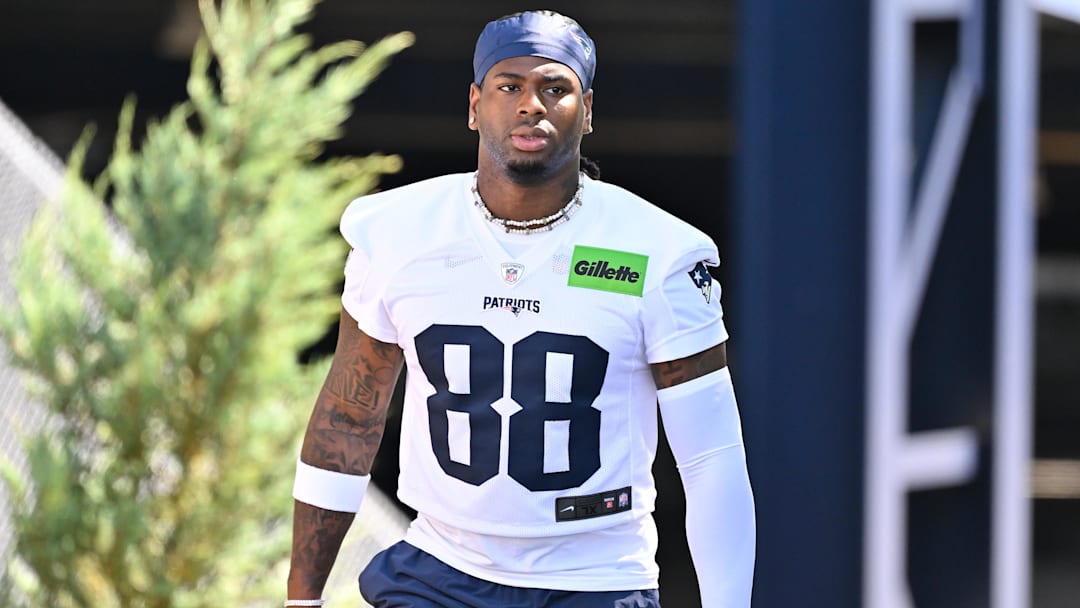 New England Patriots tight end Jaheim Bell (88) walks to the practice field for training camp at Gillette Stadium. New England Patriots tight end Jaheim Bell (88) walks to the practice field for training camp at Gillette Stadium.