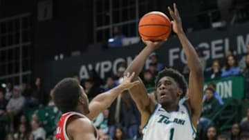 Tulane Green Wave forward Kaleb Banks (1) shoots the ball in front of Florida Atlantic Owls guard KyKy Tandy (24) during the first half of a men's NCAA basketball game in New Orleans, Wednesday, January 15, 2025.
