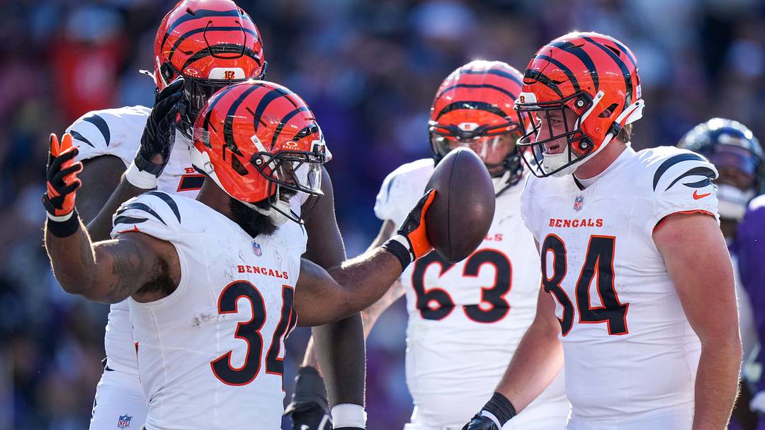 Cincinnati Bengals running back Samaje Perine (34) celebrates a touchdown carry in the fourth quarter of the NFL Week 7 game between the Baltimore Ravens and the Cincinnati Bengals at M&T Bank Stadium in Baltimore on Sunday, Oct. 25, 2026. The Bengals scored 35 points in the second half to win 35-13 on the road.