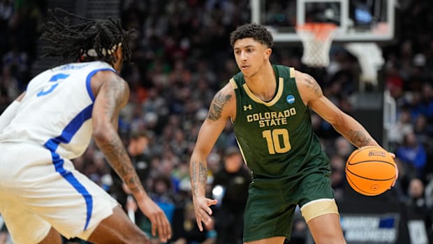 Colorado State Rams guard Nique Clifford (10) looks to drive the ball during the second half against Memphis Tigers.