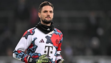 Sven Ulreich signs a contract extension at Bayern Munich.