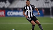 Lateral é um dos líderes do elenco do Botafogo
