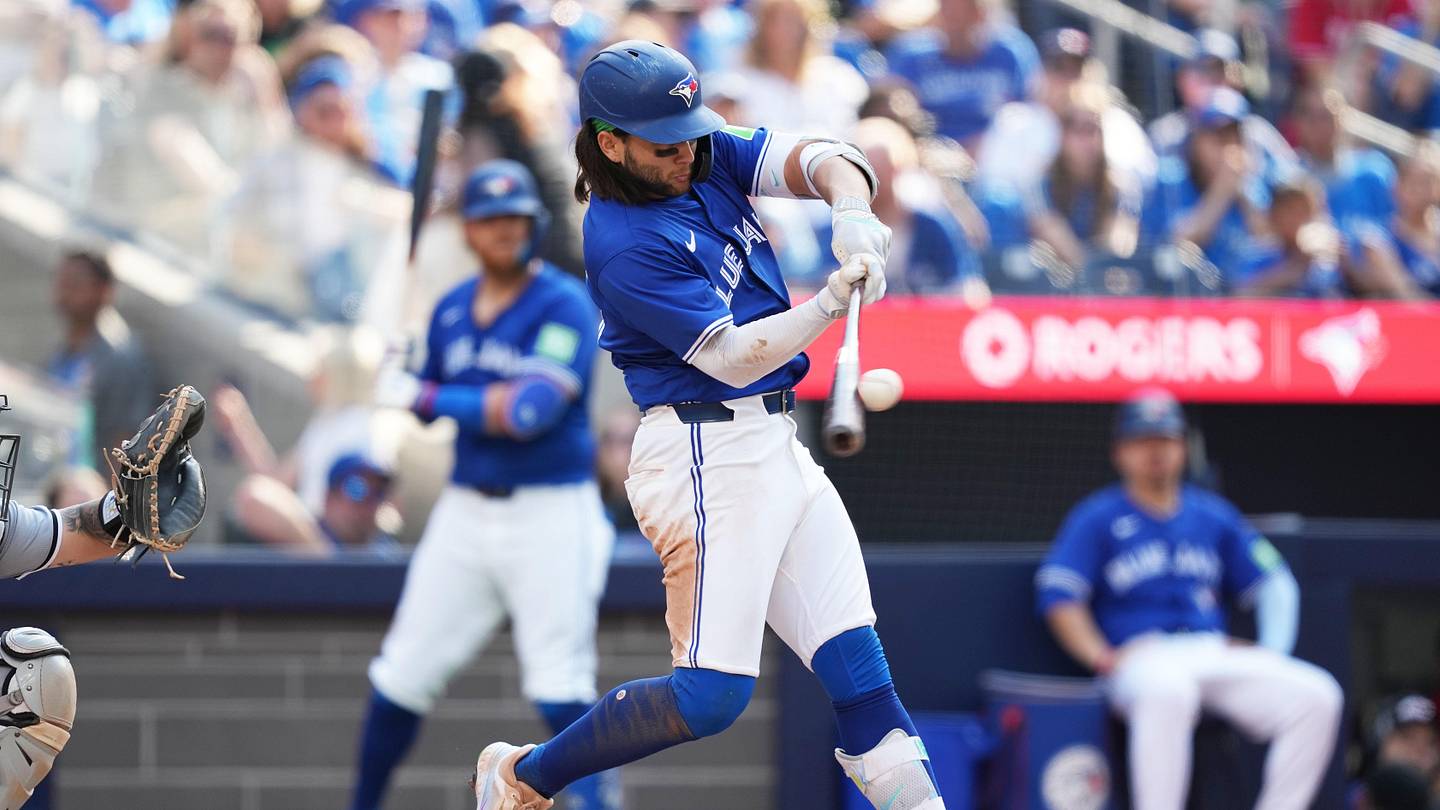 MLB Fan Who Took 110 MPH Foul Ball to Face Received Her Own Topps Trading Card - Vimarsana News