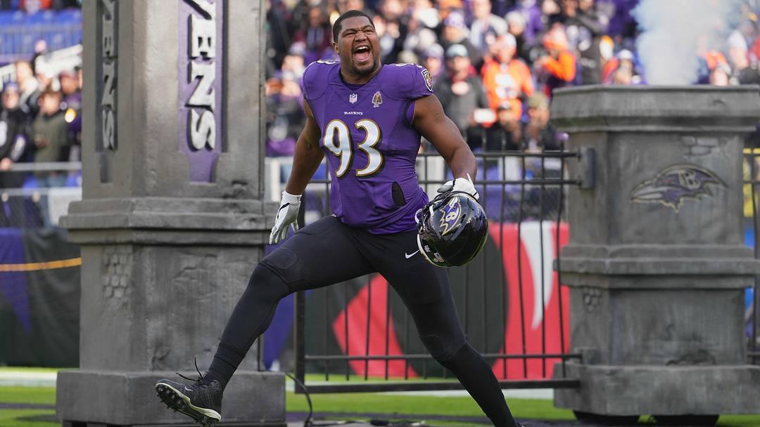 Dec 4, 2022; Baltimore, Maryland, USA; Baltimore Ravens defensive end Calais Campbell (93) enters the field prior to the game against the Denver Broncos at M&T Bank Stadium. Mandatory Credit: Mitch Stringer-Imagn Images Dec 4, 2022; Baltimore, Maryland, USA; Baltimore Ravens defensive end Calais Campbell (93) enters the field prior to the game against the Denver Broncos at M&T Bank Stadium. Mandatory Credit: Mitch Stringer-Imagn Images