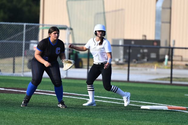Checotah vs Sallisaw in Oklahoma Varsity high school softball clash - Sep. 4, 2025 