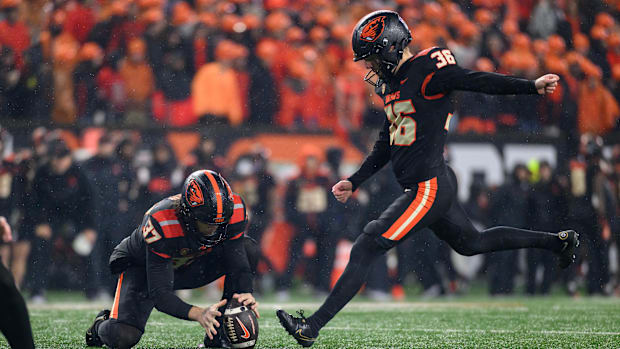 Oregon State Beavers place kicker Atticus Sappington (36) kicks an extra point during the second half against the Washington 