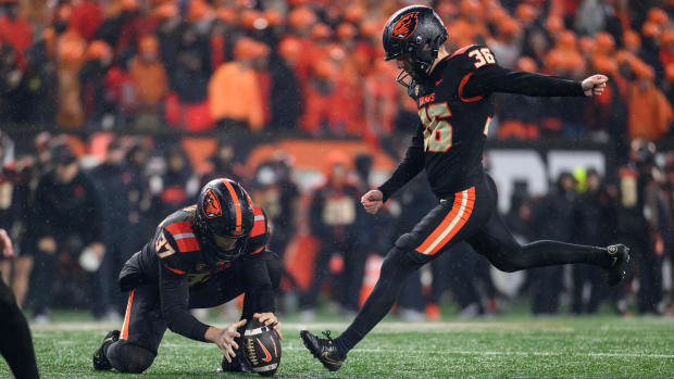 Oregon State Beavers place kicker Atticus Sappington (36) kicks an extra point during the second half against the Washington 