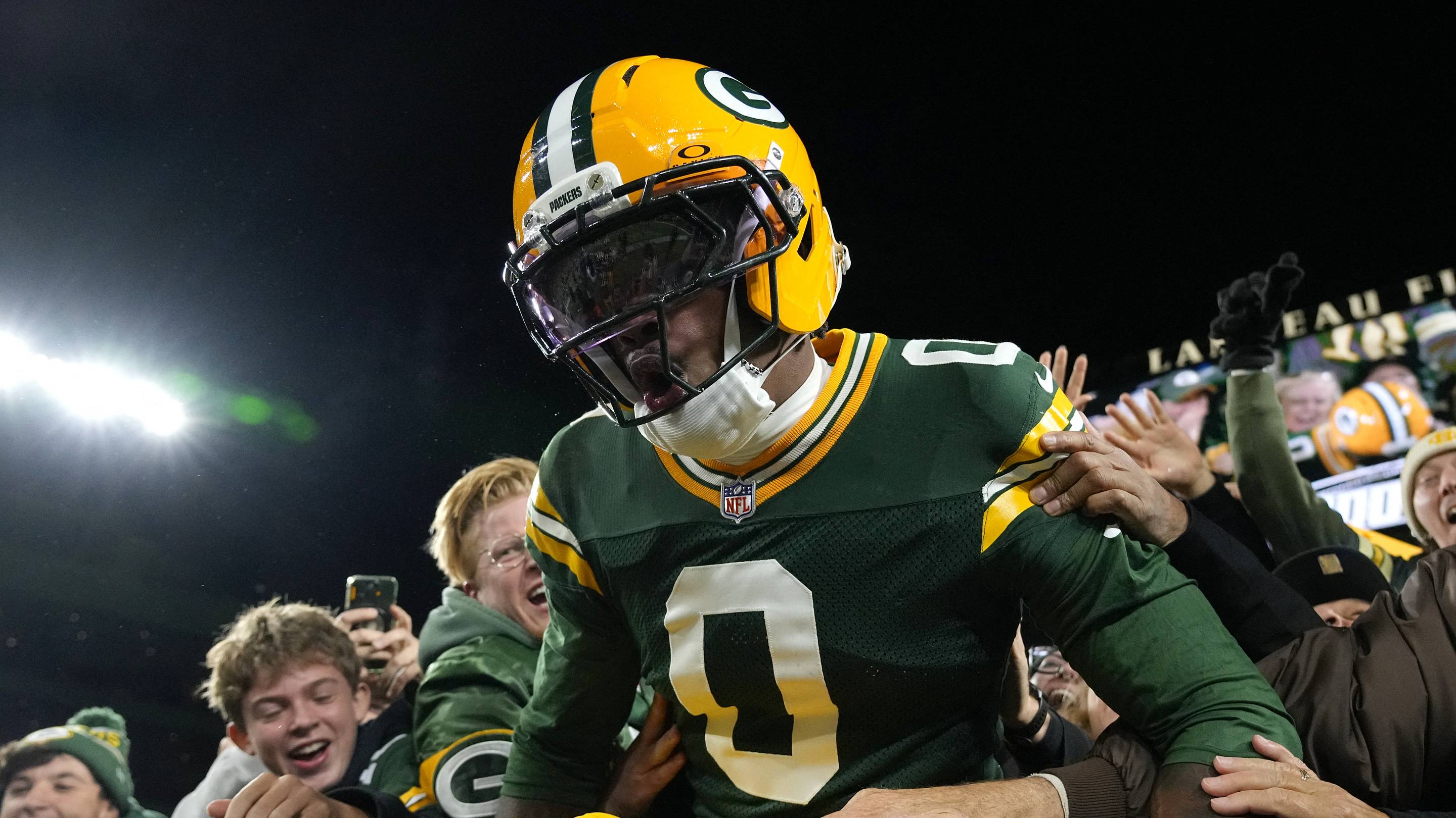 Streaking Packers Start Fast, Earn Mistake-Filled Win Over Cowboys