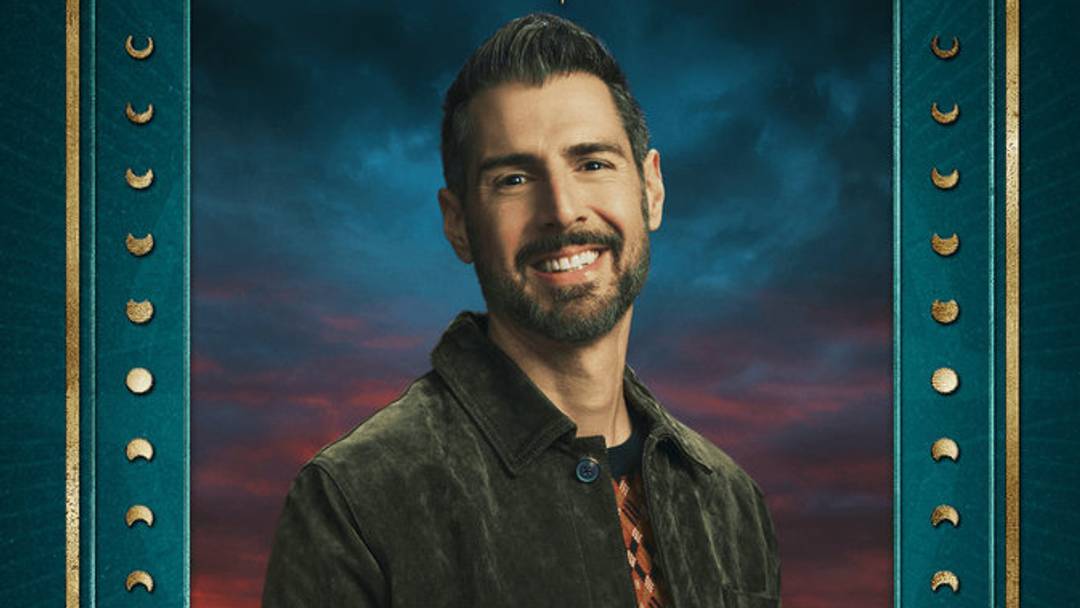 THE TRAITORS -- "Cast Portraits" Episode -- Pictured: Rob Cesternino -- (Photo by: Sam McElwee/Peacock) THE TRAITORS -- "Cast Portraits" Episode -- Pictured: Rob Cesternino -- (Photo by: Sam McElwee/Peacock)