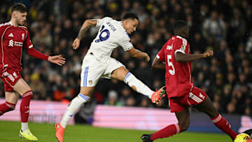 Liverpool e Leeds fazem duelo de opostos na Premier League