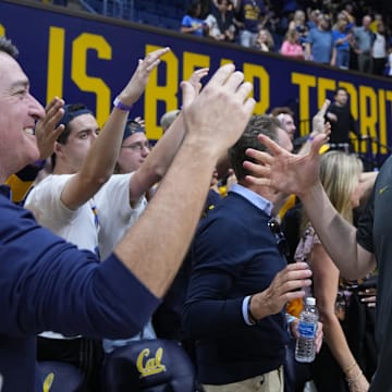 Mark Madsen celebrates with Cal fans