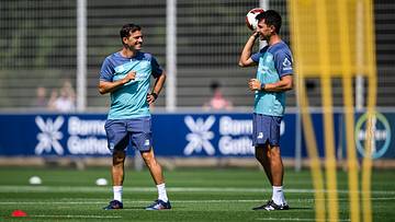 Training bei Bayer 04 Leverkusen mit den Coaches Carles Martinez und Pol Garcia