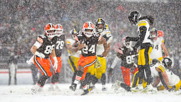 Pittsburgh Steelers v Cleveland Browns