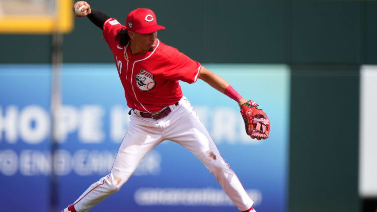 Cincinnati Reds shortstop Edwin Arroyo throws to first base