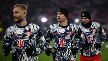 Spieler des FC Bayern beim aufwärmen