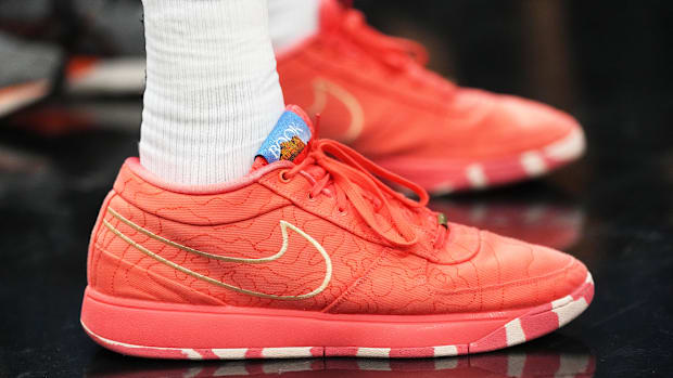 Devin Vassell's orange Nike sneakers.