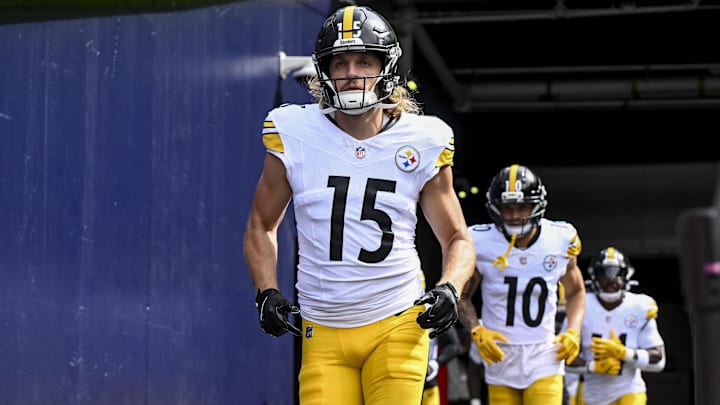 Sep 21, 2025; Foxborough, Massachusetts, USA; Pittsburgh Steelers wide receiver Ben Skowronek (15) runs onto the the field before the game against the New England Patriots at Gillette Stadium. Mandatory Credit: Brian Fluharty-Imagn Images Sep 21, 2025; Foxborough, Massachusetts, USA; Pittsburgh Steelers wide receiver Ben Skowronek (15) runs onto the the field before the game against the New England Patriots at Gillette Stadium. Mandatory Credit: Brian Fluharty-Imagn Images