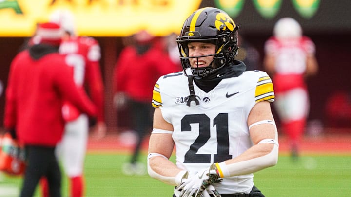 Nov 28, 2025; Lincoln, Nebraska, USA; Iowa Hawkeyes wide receiver Kaden Wetjen (21) warms up before the game against the Nebraska Cornhuskers at Memorial Stadium. Mandatory Credit: Dylan Widger-Imagn Images Nov 28, 2025; Lincoln, Nebraska, USA; Iowa Hawkeyes wide receiver Kaden Wetjen (21) warms up before the game against the Nebraska Cornhuskers at Memorial Stadium. Mandatory Credit: Dylan Widger-Imagn Images