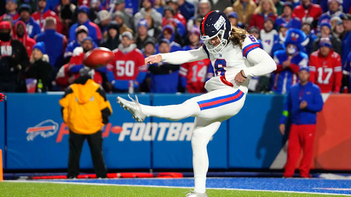 New York Giants Re-Sign Jamie Gillan to 3-Year Deal. Photo: Sports Illustrated. New York Giants Re-Sign Jamie Gillan to 3-Year Deal. Photo: Sports Illustrated.